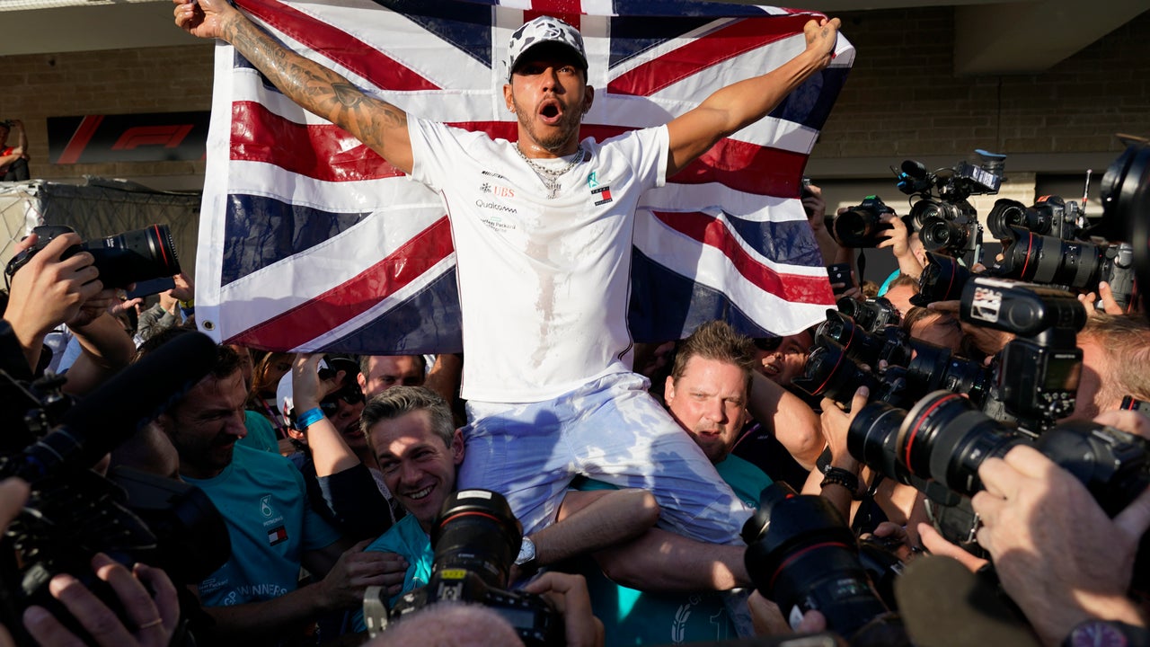 Hamilton closing in on Schumacher's 7 F1 titles